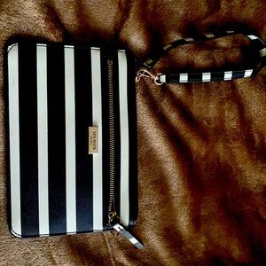 Kate Spade New York wristlet